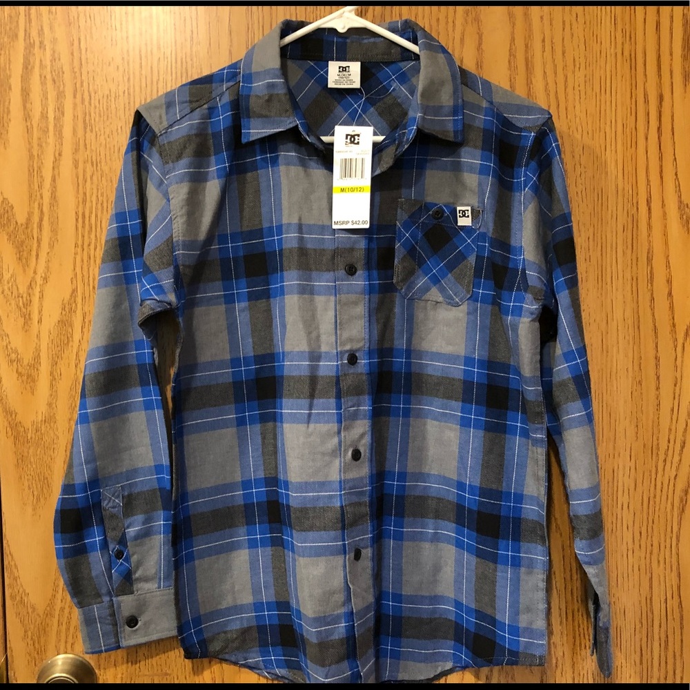 NWT Button Up Shirt DC Trademark Size M (10/12)